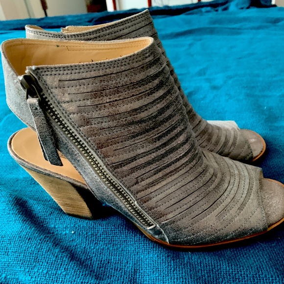 Paul Green Puter colored heeled/ sandals - Picture 1 of 4